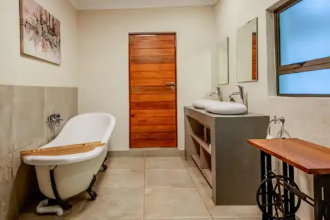 Honeymoon Suite | Bushbaby Valley Lodge