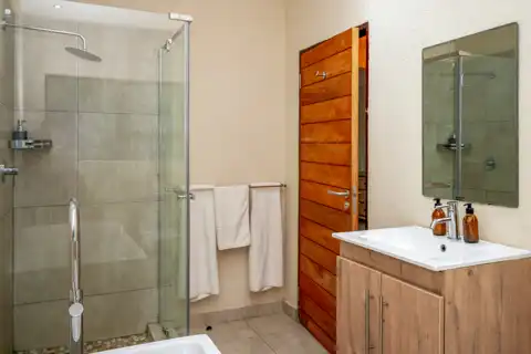 Porcupine Deluxe Room | Bushbaby Valley Lodge