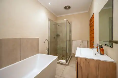 Porcupine Deluxe Room | Bushbaby Valley Lodge